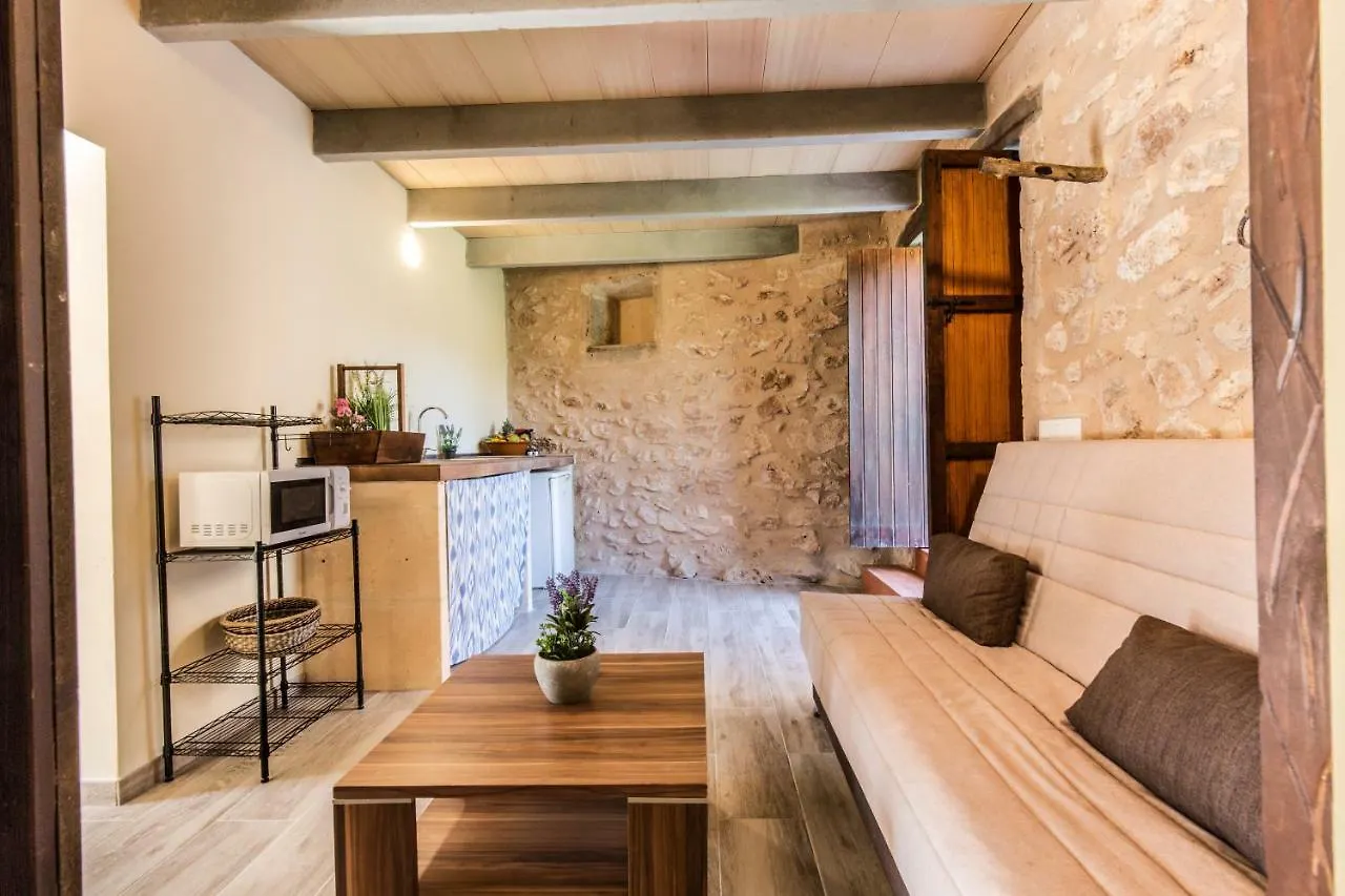 Finca Agroturismo Sa Cova Den Borino كامبوس مزرعة للإقامة